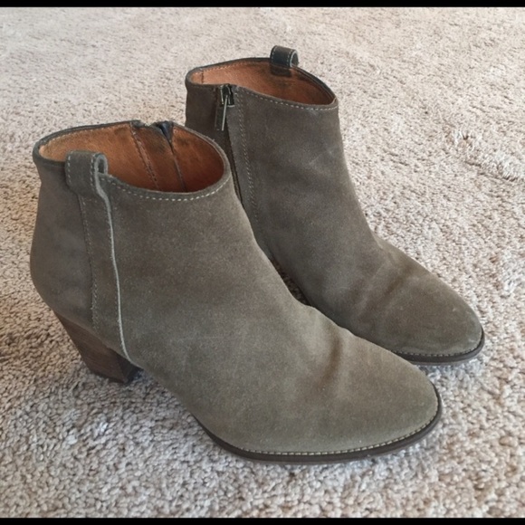 Madewell Billie Boot in Green Suede - Picture 2 of 6